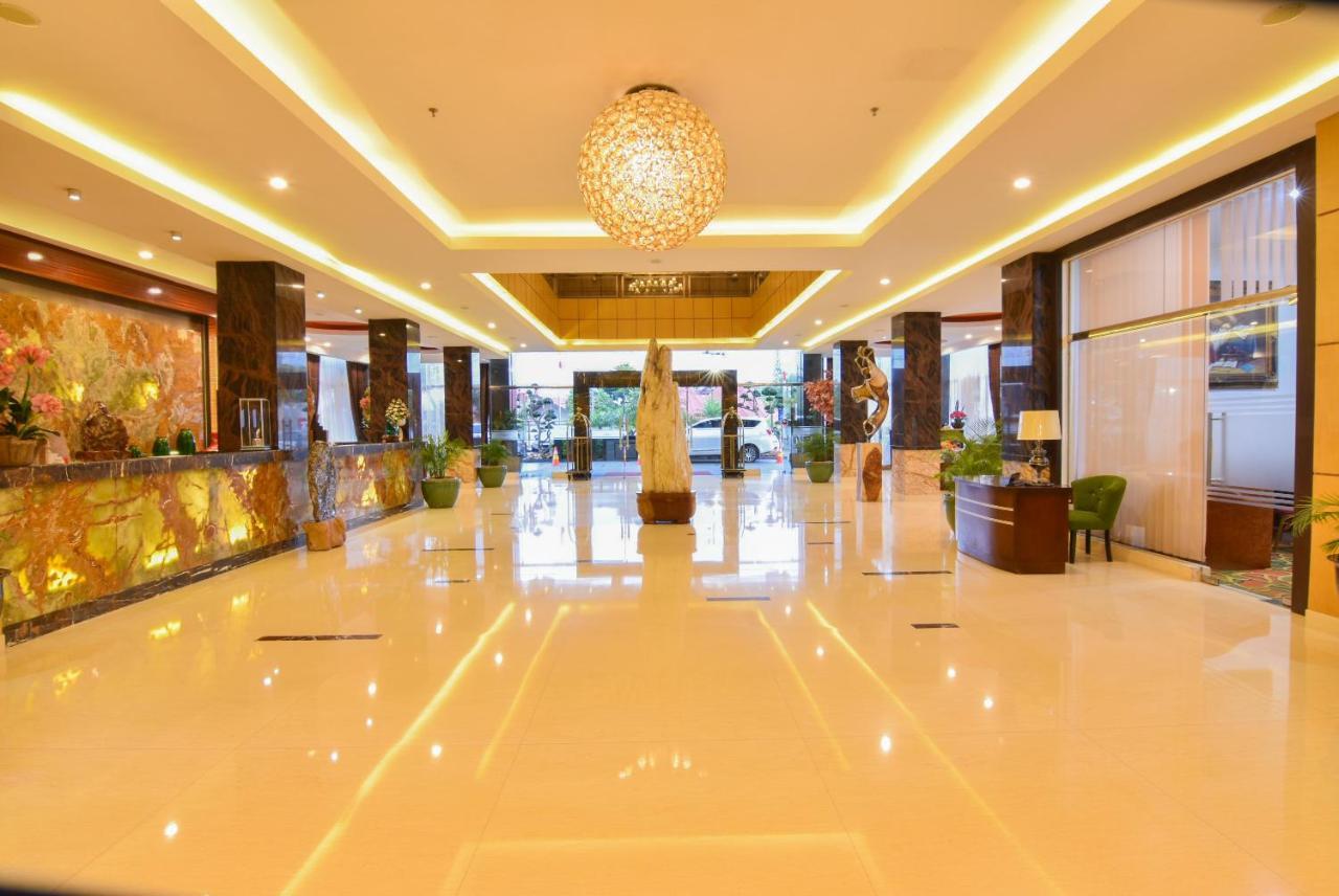 Grand Rocky Hotel Bukittinggi Exterior foto